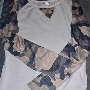 Women's long sleeve camo accent shirt